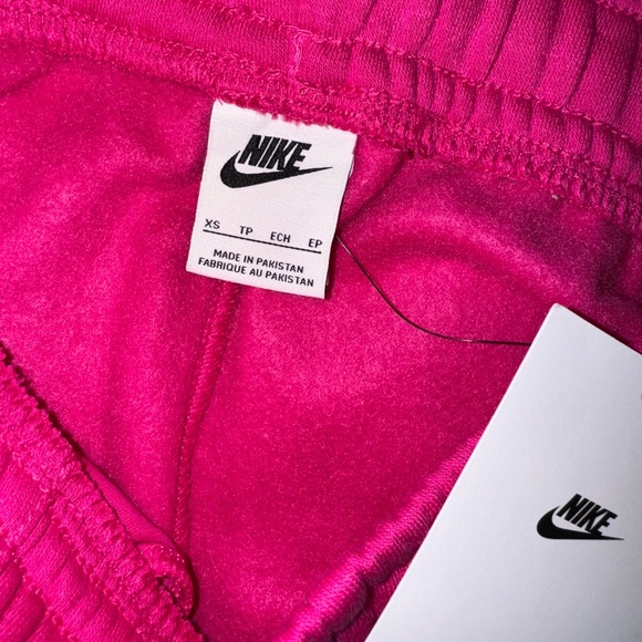 Nike oversized shorts XS - Picture 4 of 4